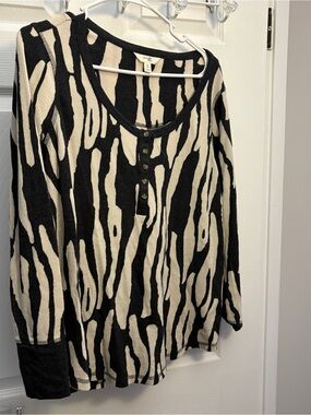 Time & True Animal Print Women’s Henley top size 0x